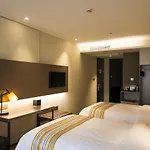 Home Inn Plus Shanghai Xintiandi Lujianbang Road Subway Station