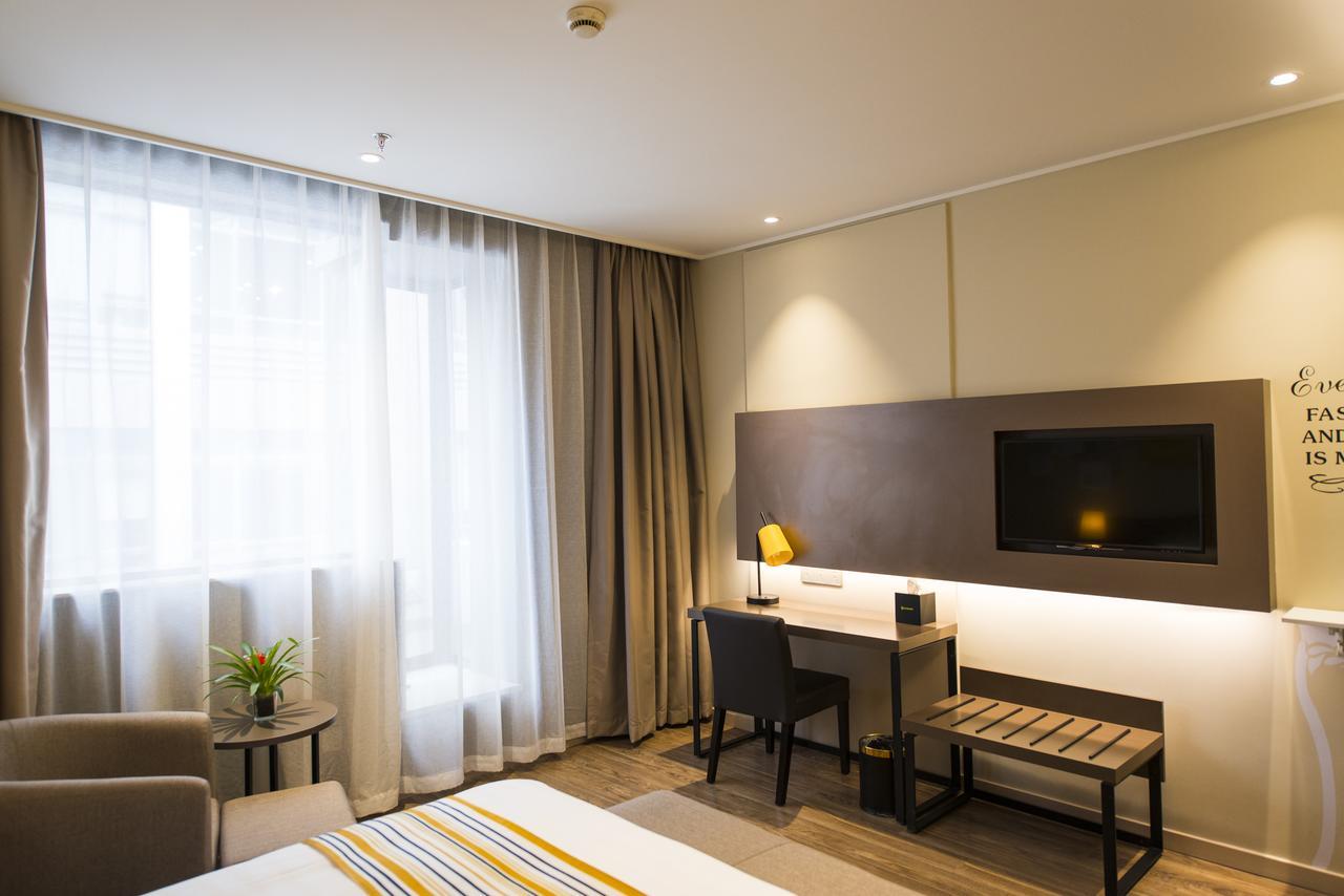 Xintiandi Lujianbang Road Subway Station Hotel