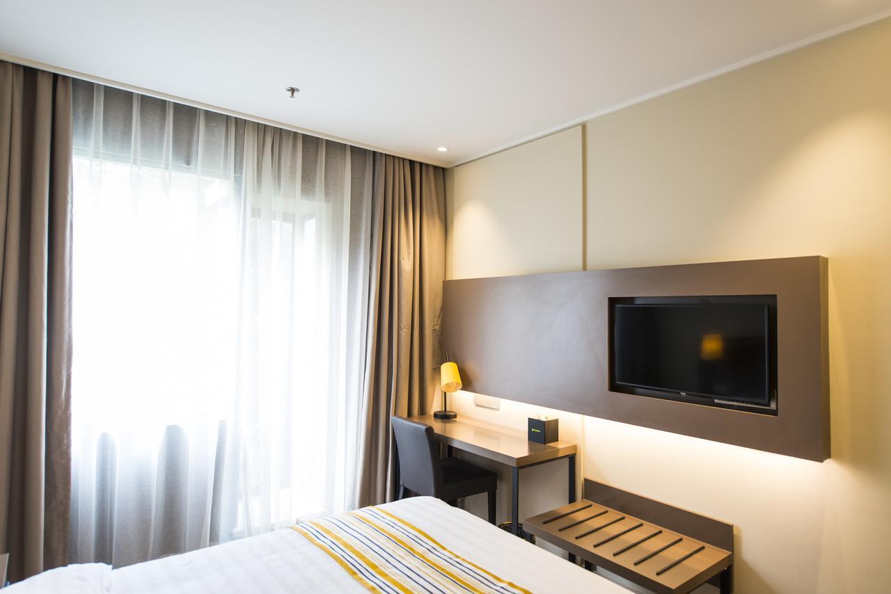 Hotel Xintiandi Lujianbang Road Subway Station Shanghai