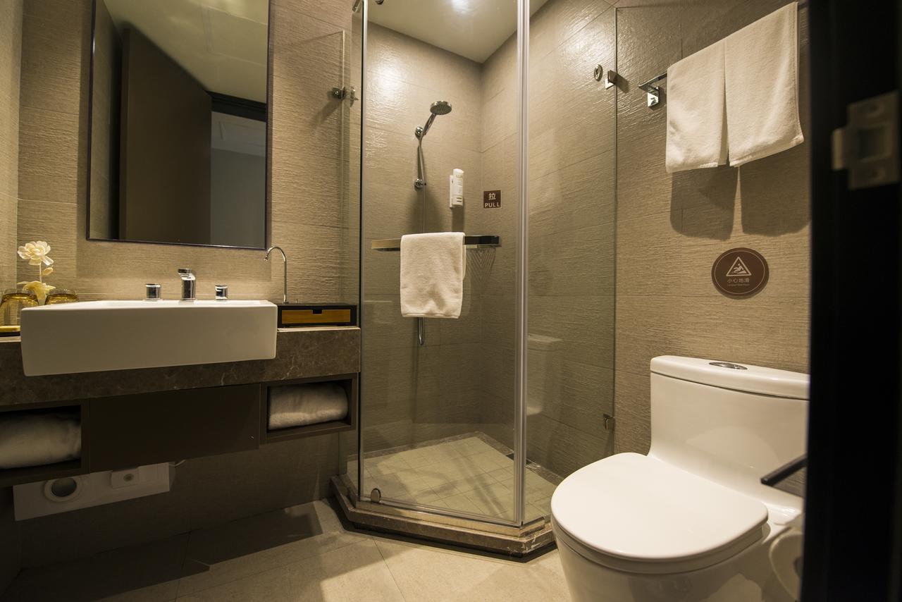 Hotel Xintiandi Lujianbang Road Subway Station 3*