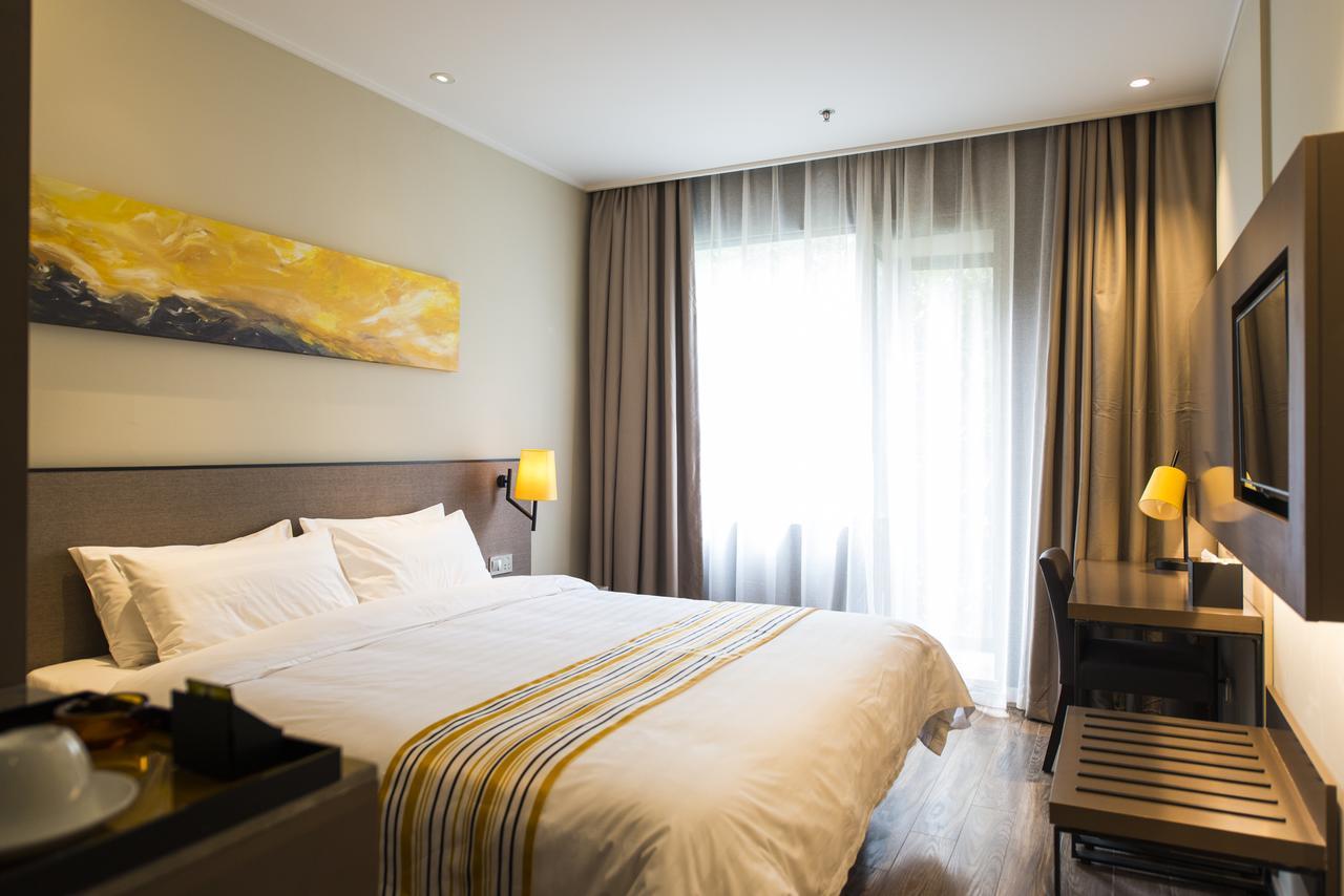 Xintiandi Lujianbang Road Subway Station Hotel