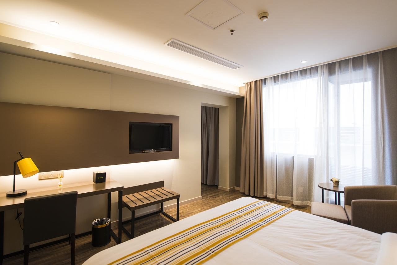 Xintiandi Lujianbang Road Subway Station Hotel