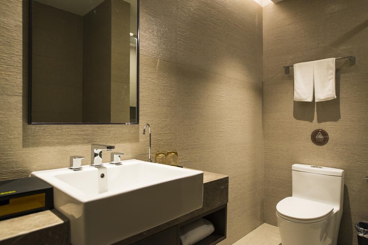 Xintiandi Lujianbang Road Subway Station Hotel 3*
