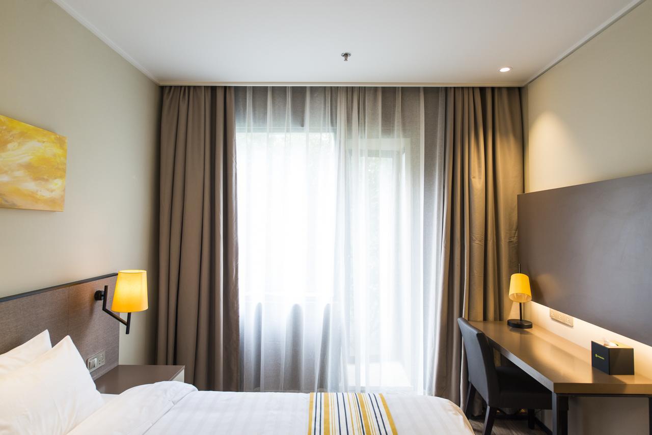Xintiandi Lujianbang Road Subway Station Hotel Shanghai