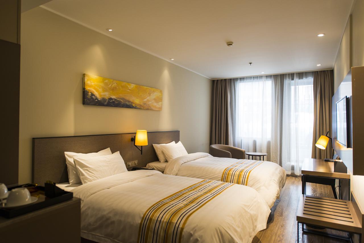 Xintiandi Lujianbang Road Subway Station Hotel 3*