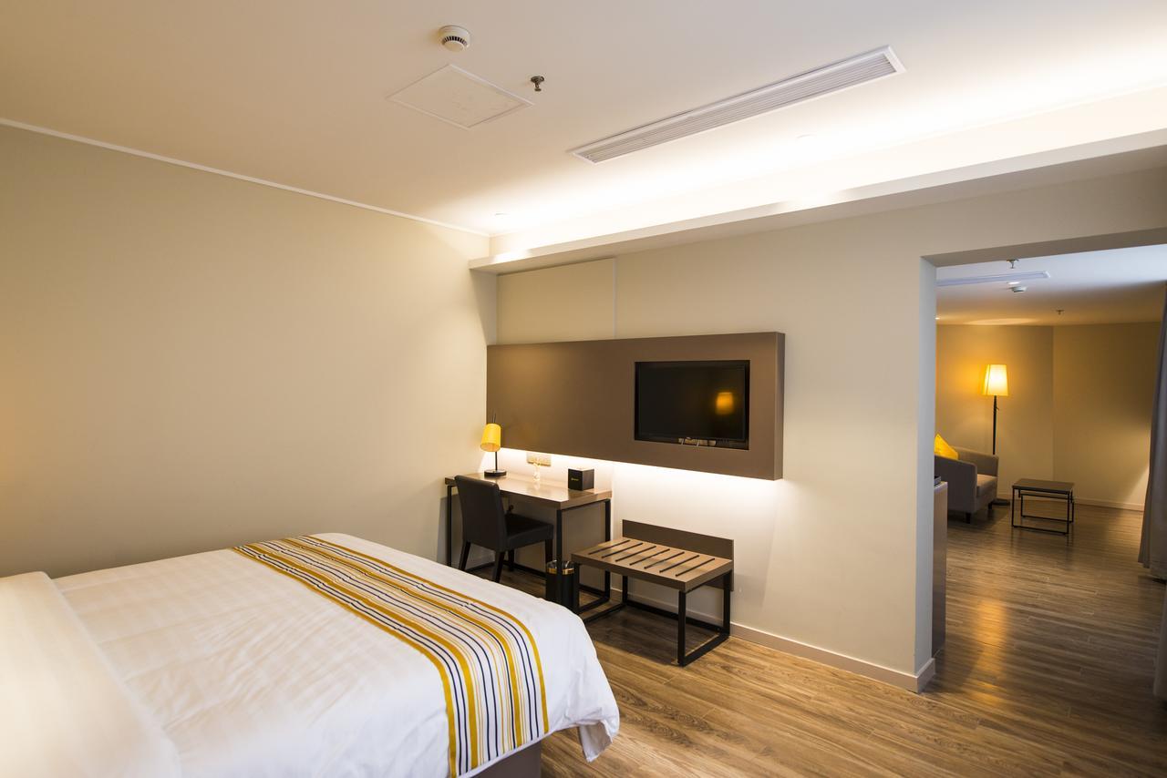 Xintiandi Lujianbang Road Subway Station Hotel Shanghai
