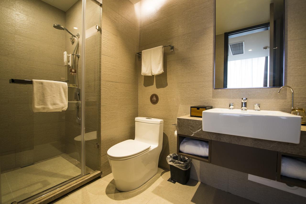 Hotel Xintiandi Lujianbang Road Subway Station
