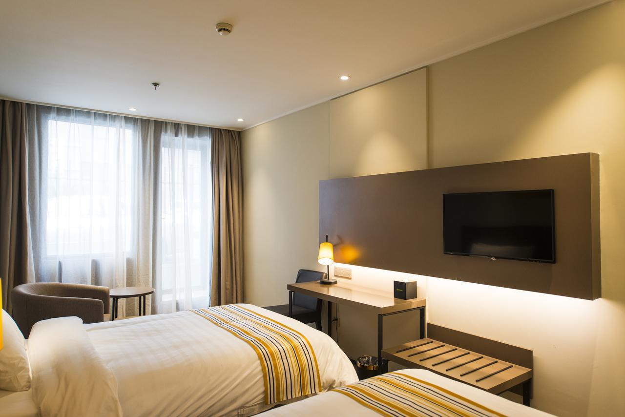 Hotel Xintiandi Lujianbang Road Subway Station 3*